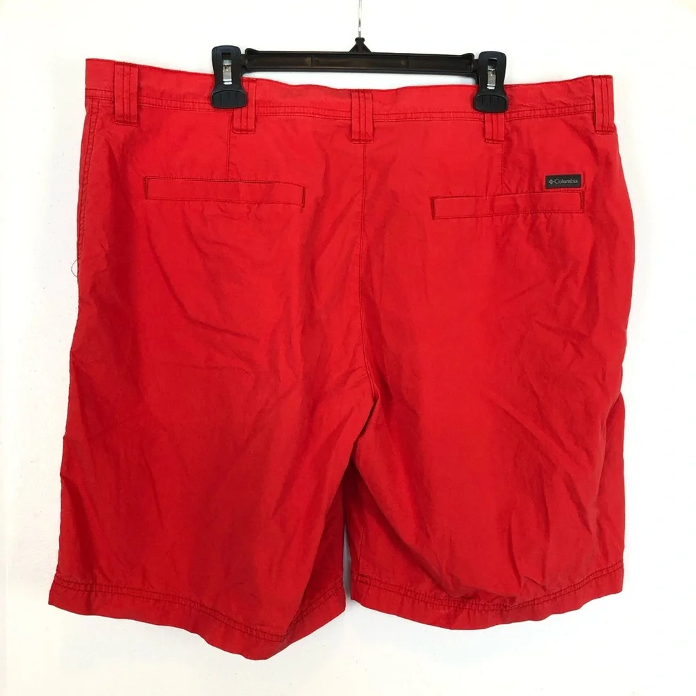 Columbia Flat Front Casual Chino Shorts Men's Size 40W Red Mid Rise‎ Pockets